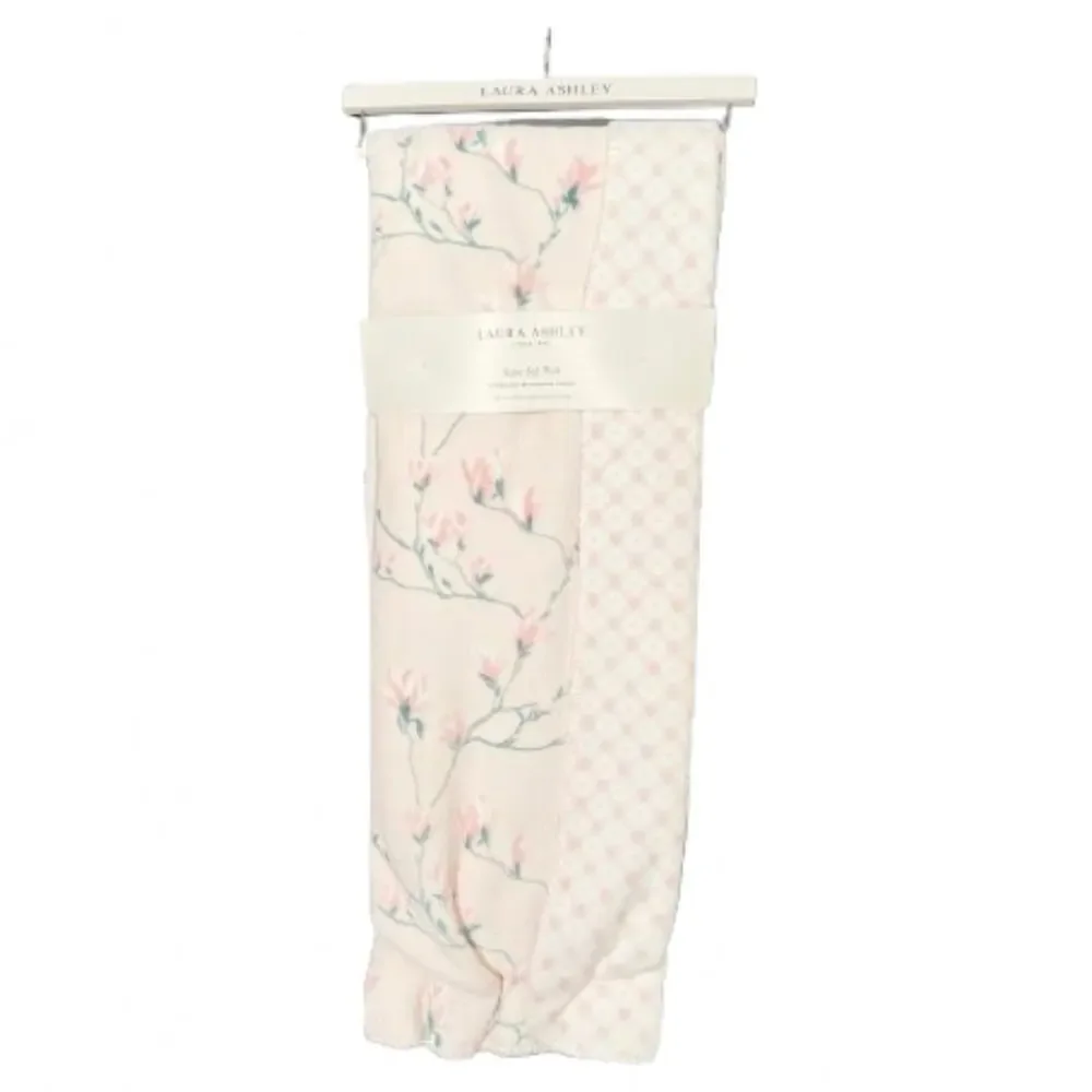 Laura Ashley Magnolia Zoe Coco Oversized Reversible Throw Blanket Pink NEW